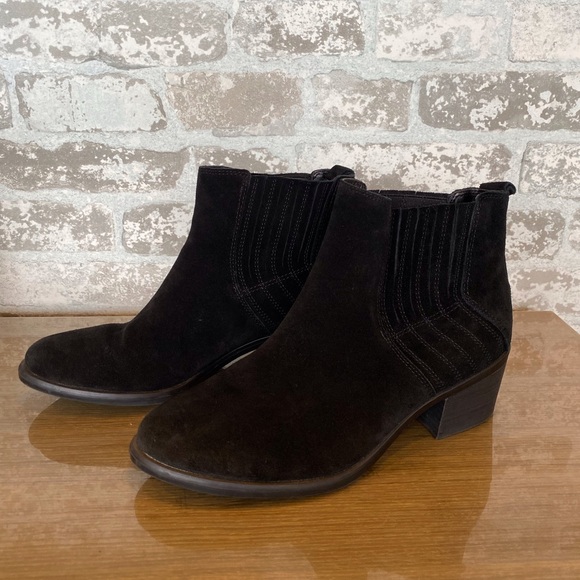 Like New Franco Fortini Darcie Black Suede Booties SZ 9.5 - Picture 5 of 9
